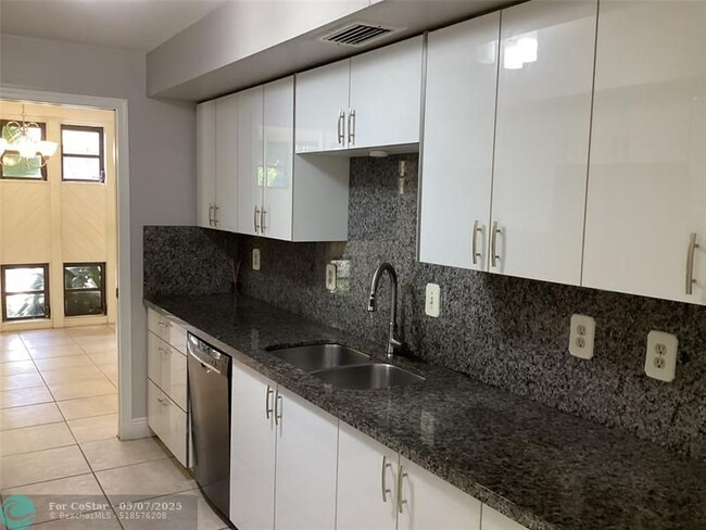 11674 NW 20th Dr in Coral Springs, FL - Building Photo - Building Photo