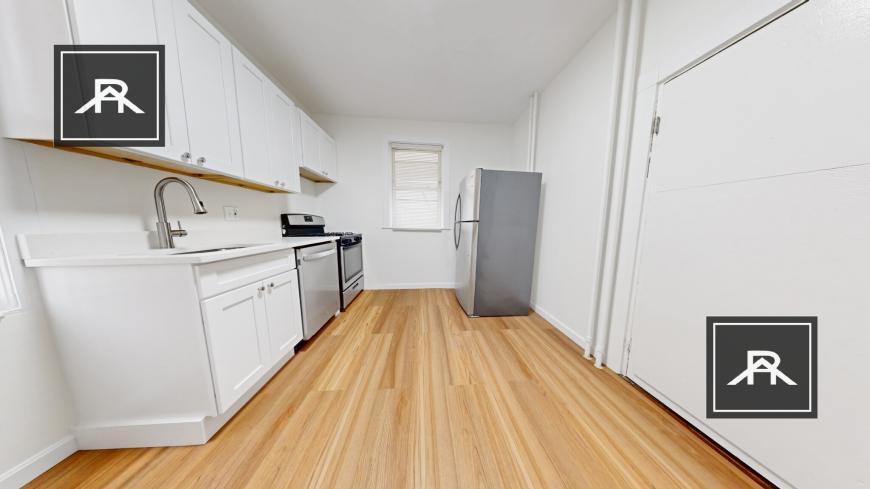 19 Pond St in Boston, MA - Building Photo