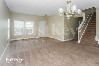 9803 Falling Stream Dr in Charlotte, NC - Foto de edificio - Building Photo