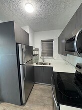 816 NW 87th Ave in Miami, FL - Building Photo - Building Photo
