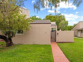 9133 Fontainebleau Blvd in Miami, FL - Building Photo