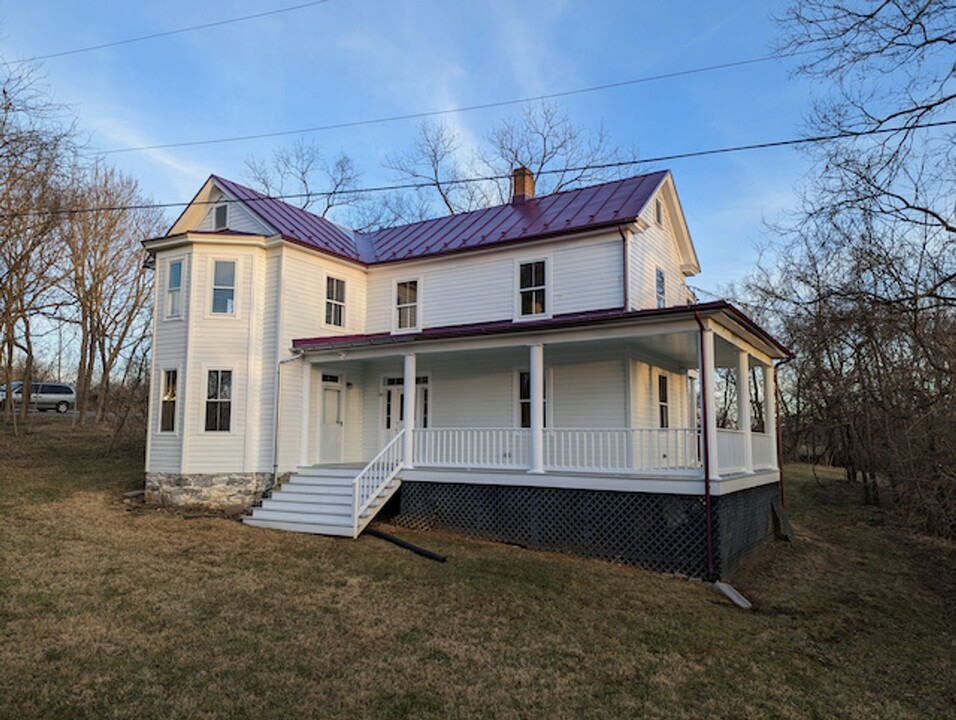 16 Cunningham Ln in Boyce, VA - Building Photo