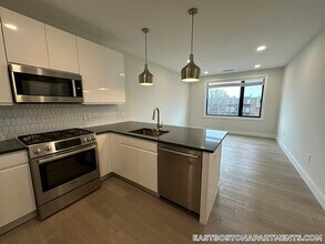 152 Liverpool St in Boston, MA - Foto de edificio - Building Photo