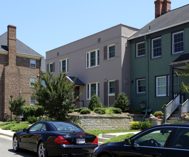 810 S Patrick St in Alexandria, VA - Foto de edificio - Building Photo