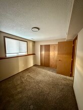 1014 Castlewood Dr in Brookings, SD - Building Photo - Building Photo