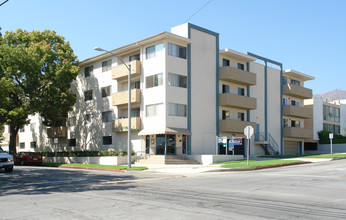 601 E Orange Grove Ave in Burbank, CA - Building Photo - Building Photo