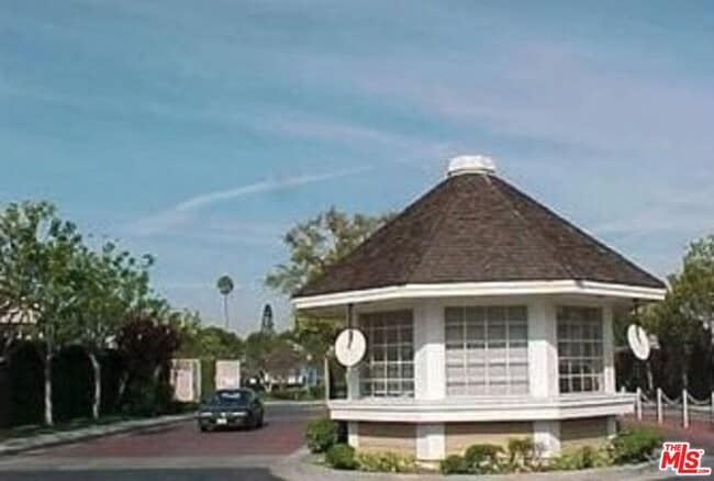 8721 Endsleigh Ave in Inglewood, CA - Building Photo - Building Photo