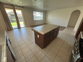 3831 E Mary Ave in Visalia, CA - Building Photo - Building Photo