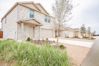 Summerwell Wildcat Ranch in Crandall, TX - Foto de edificio - Building Photo