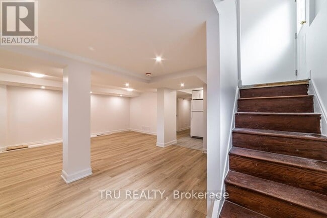 2424 Iris St in Ottawa, ON - Building Photo - Building Photo