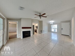 8202 Almond Pl in Tampa, FL - Foto de edificio - Building Photo