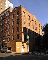 172 Waverly Pl in New York, NY - Building Photo