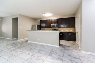 6935 Hazelnut Ln in Baytown, TX - Building Photo - Building Photo