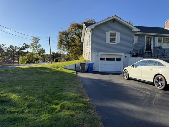 120 Avery St in Manchester, CT - Building Photo - Building Photo