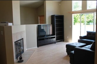 10724 Wallace Ln in Dublin, CA - Building Photo - Building Photo