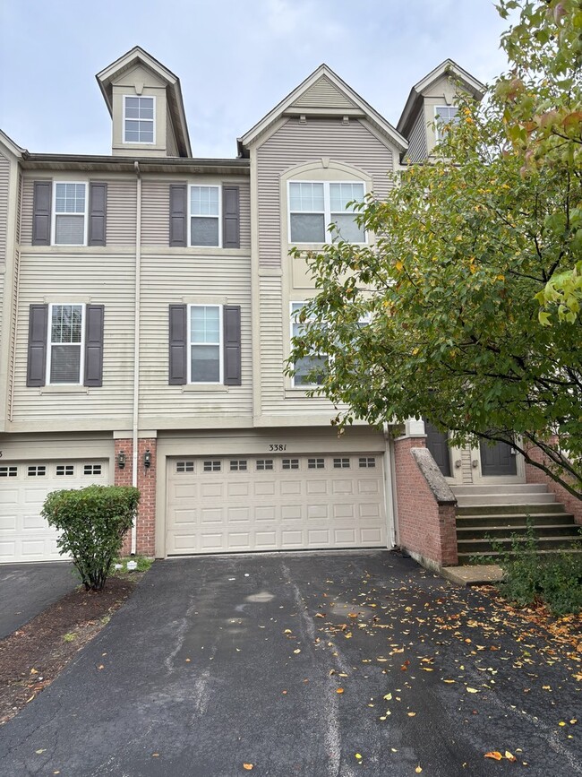 property at 3381 Kentshire Cir