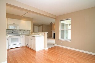 23420 SE Black Nugget Rd in Issaquah, WA - Building Photo