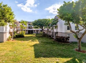 Banyan Club in Pompano Beach, FL - Building Photo - Building Photo