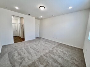 6548 E Weathermaker Ave in Fresno, CA - Building Photo - Building Photo