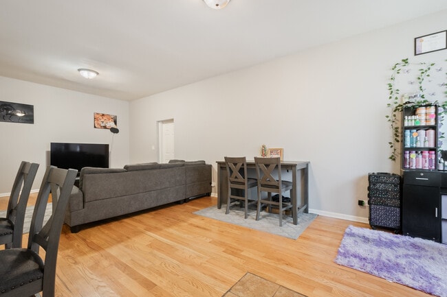 7613 W Fullerton Ave in Elmwood Park, IL - Building Photo - Building Photo