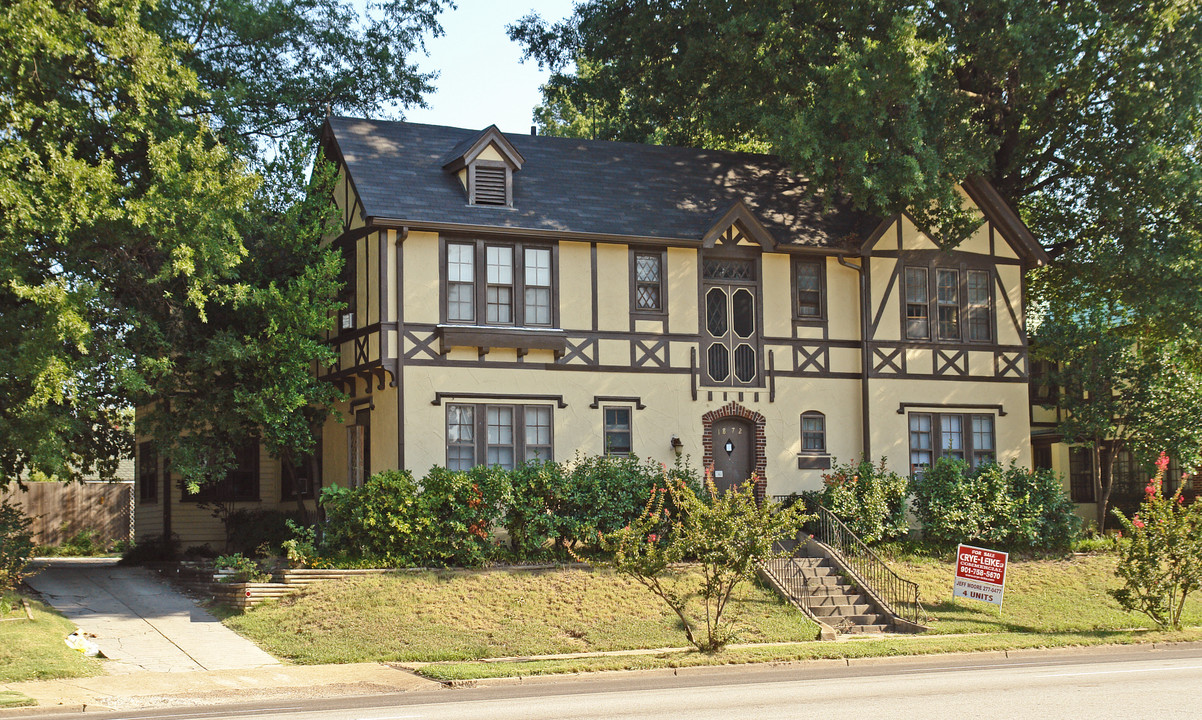 1872 Poplar Ave in Memphis, TN - Building Photo