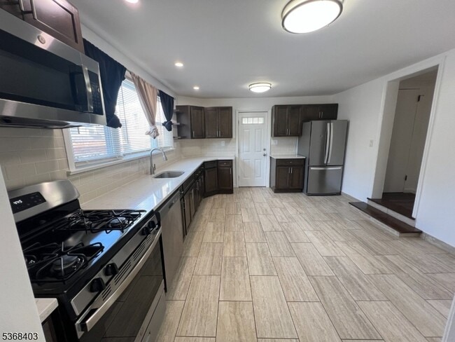 79 Lower Notch Rd in Little Falls, NJ - Building Photo - Building Photo