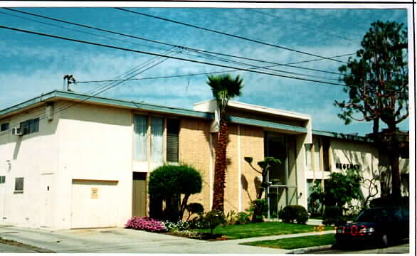 Regency Apartments in Gardena, CA - Building Photo