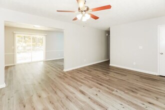 300 N Meade Dr in Peachtree City, GA - Building Photo - Building Photo