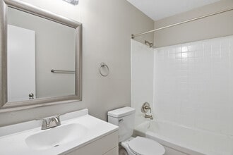 Colonial Pointe Apartments in Columbia, SC - Foto de edificio - Building Photo