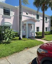 215 Seahorse Dr SE, Unit C in St. Petersburg, FL - Building Photo