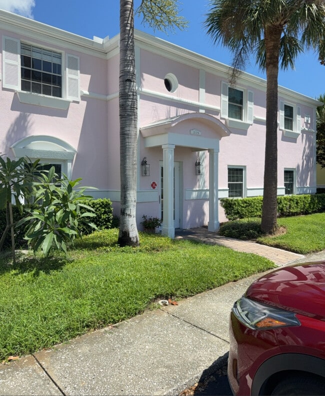 215 Seahorse Dr SE, Unit Unit C