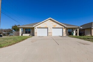 2930 Saulsbury Dr in Temple, TX - Building Photo