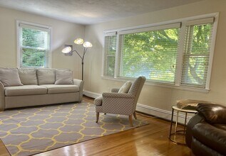 113 Cambridge St in Winchester, MA - Building Photo - Building Photo