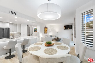 6463 Zuma View Pl in Malibu, CA - Building Photo - Building Photo