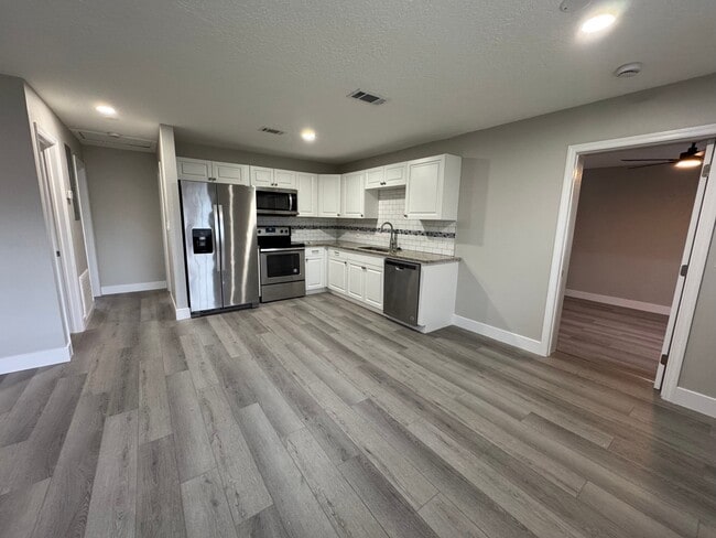 555 Cadillac Blvd in Kissimmee, FL - Building Photo - Building Photo
