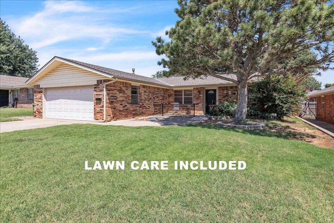 103 Cottonwood Dr in Yukon, OK - Building Photo