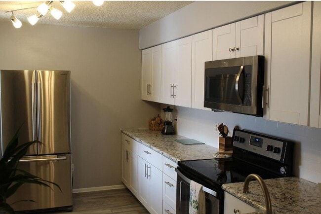 2390 E Fremont Ave, Unit D in Centennial, CO - Building Photo - Building Photo