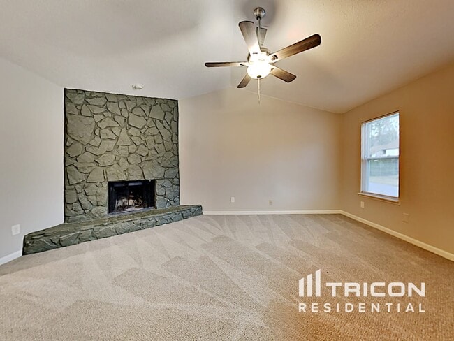 1027 Chapman Cir in Stone Mountain, GA - Building Photo - Building Photo