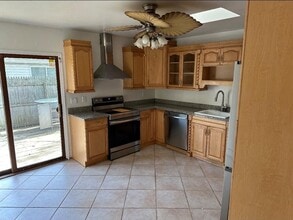 6 Floyd Rd N in Shirley, NY - Building Photo - Building Photo