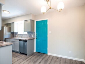 2524 Glen Springs Way in Austin, TX - Foto de edificio - Building Photo