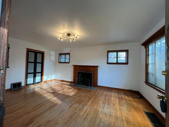 4390 Colerain Ave in Columbus, OH - Building Photo - Building Photo