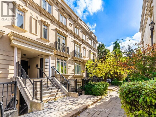 60 Carr St in Toronto, ON - Building Photo - Building Photo