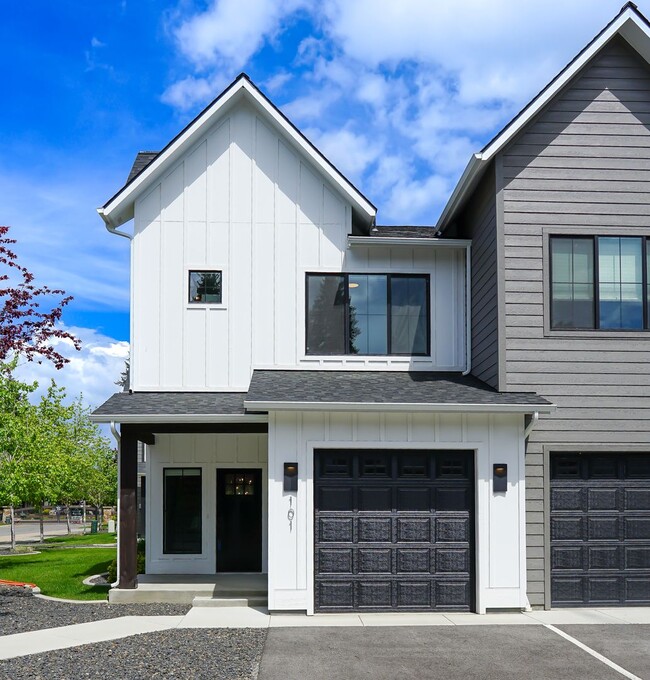 993 W Grove Way in Coeur d'Alene, ID - Building Photo - Building Photo