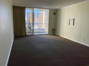 400 Hobron Ln in Honolulu, HI - Building Photo - Building Photo