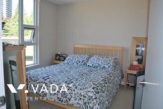 2200 Douglas Rd in Burnaby, BC - Building Photo - Building Photo