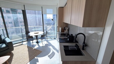 121 NE 5th St, Unit SI FL32-ID1502196P in Miami, FL - Foto de edificio - Building Photo