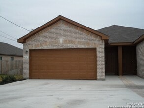 210 Stone Gate Dr in New Braunfels, TX - Building Photo - Building Photo