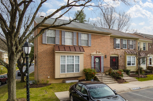 Oxford Crossing Condominium in Silver Spring, MD - Building Photo - Building Photo