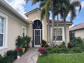 6532 SE Broadmoor Ln in Stuart, FL - Building Photo - Building Photo