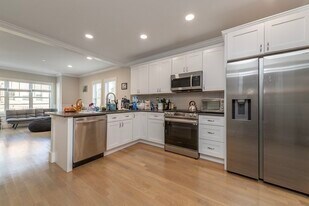 26 Arlington St, Unit 1## in Boston, MA - Building Photo